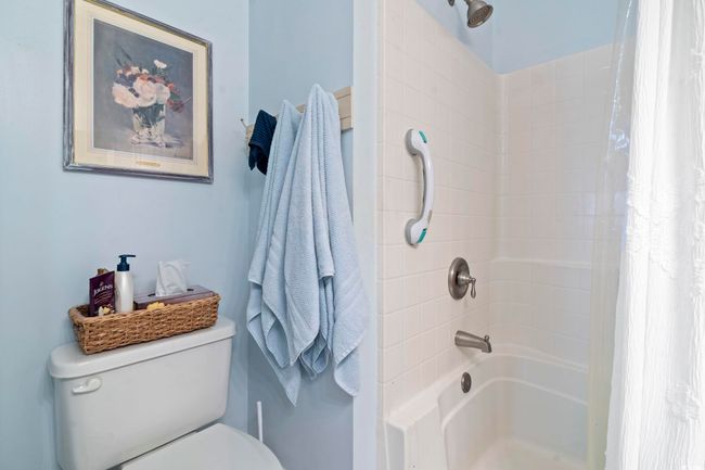 Full bath with toilet and shower / bath combo with shower curtain | Image 24