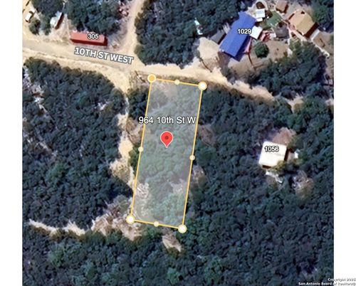 964 10th St W, Lakehills, TX, 78063-7004 | Card Image