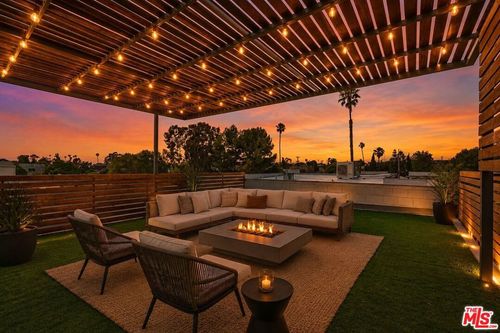 802 Indiana Avenue, Venice, CA, 90291 | Card Image