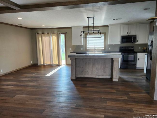 694 Las Palomas Dr, House other with 3 bedrooms, 2 bathrooms and null parking in Lytle TX | Image 13