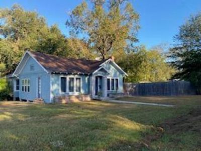 101 N Cleveland Avenue, House other with 3 bedrooms, 2 bathrooms and null parking in Cleveland TX | Image 2