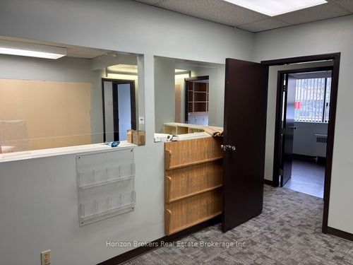 2453 01 Bloor St W, Toronto, ON, M6S1P7 | Card Image