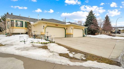 111 Sunlake Close Se, Home with 2 bedrooms, 3 bathrooms and 4 parking in Calgary AB | Card Image