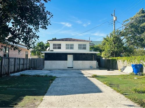 2215 Nw 33rd St, Miami, FL, 33142-5471 | Card Image