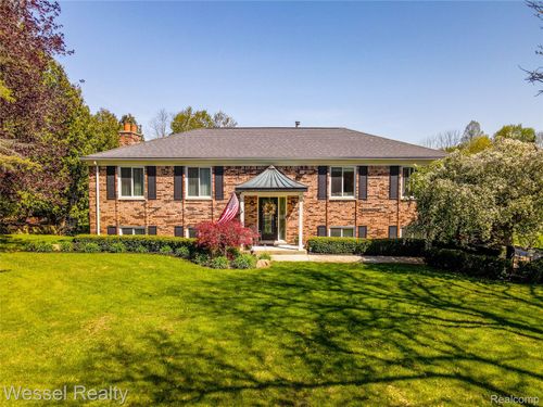 117 Coachlamp Rd, Oakland Twp, MI, 48306-2721 | Card Image