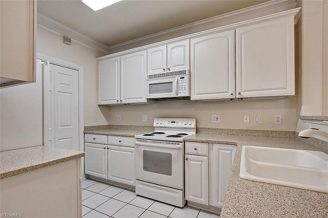 Kitchen | Image 16