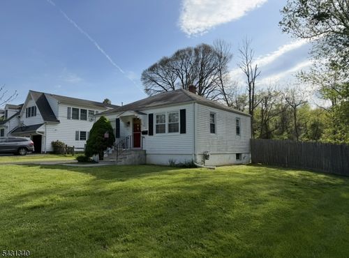 10 Lake Dr, Mendham, NJ, 07945-1310 | Card Image