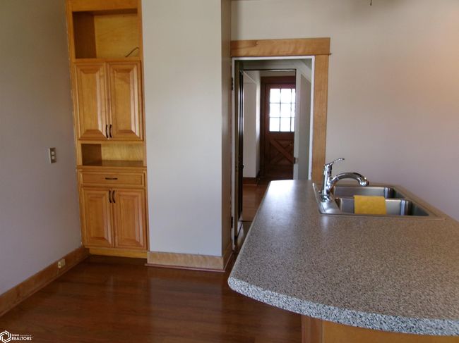 102 E 12 Th St, Home with 3 bedrooms, 2 bathrooms and 2 parking in Atlantic IA | Image 4