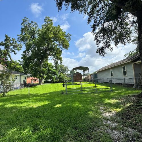 112 E Pearce Street, Baytown, TX, 77520 | Card Image