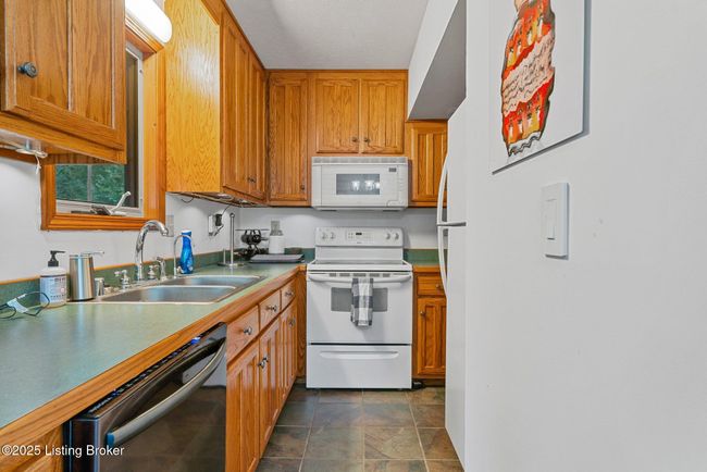 171 Cedar Point Rd, House other with 2 bedrooms, 2 bathrooms and null parking in Bee Spring KY | Image 13