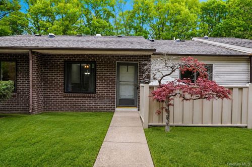938 Skyline Dr, Coram, NY, 11727-3667 | Card Image