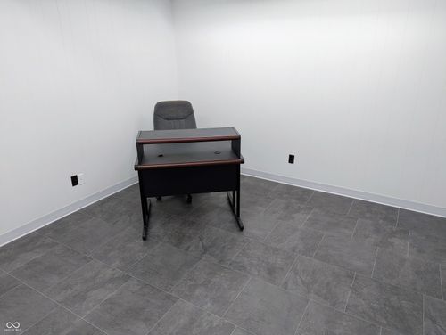 2530 Sandcrest Blvd, Columbus, IN, 47203-3060 | Card Image