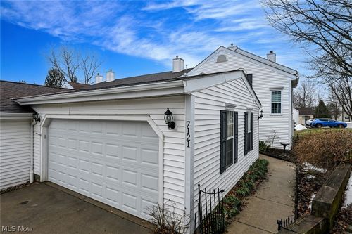 7121 W Cross Creek Trl, Brecksville, OH, 44141-3182 | Card Image