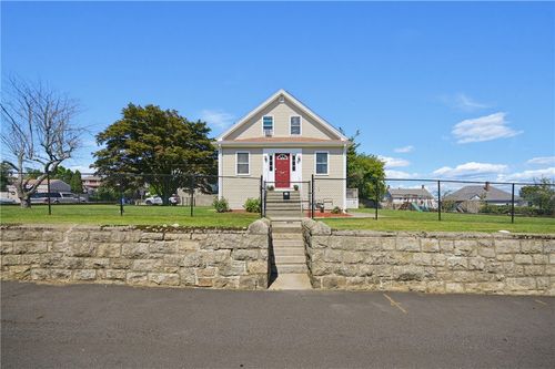 40 Walnut St, Tiverton, RI, 02878-1065 | Card Image