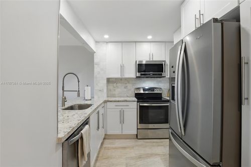 apt-402-1831 Ne 38th St, Oakland Park, FL, 33308-6205 | Card Image