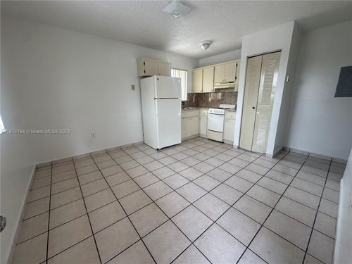 apt-201-290 E 7th St, Hialeah, FL, 33010-6406 | Card Image