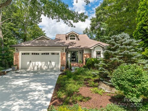 350 W Shay Cir, Hendersonville, NC, 28791-2176 | Card Image