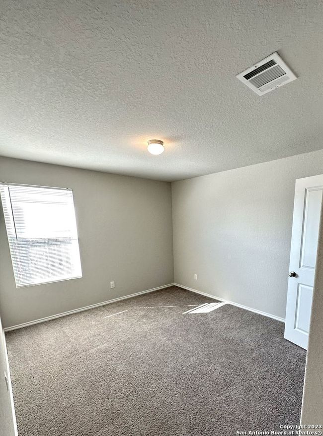 5206 Everett Loop, House other with 3 bedrooms, 2 bathrooms and null parking in Converse TX | Image 9