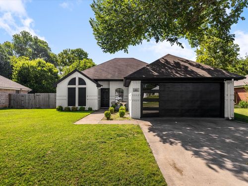 823 Irene St, Burleson, TX, 76028-6405 | Card Image