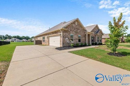 142 Tango Dr, Meridianville, AL, 35759-2291 | Card Image
