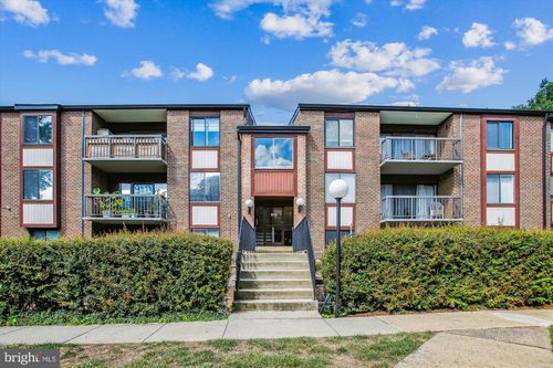 apt-303-9712 Kingsbridge Dr, FAIRFAX, VA, 22031-1684 | Card Image
