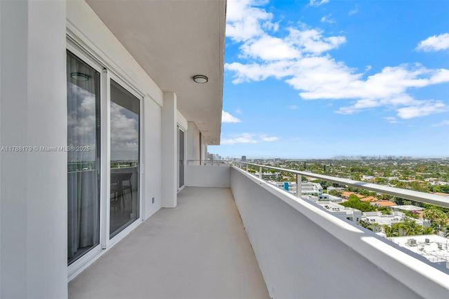 PHH - 9225 Collins Ave, Condo with 3 bedrooms, 3 bathrooms and null parking in Surfside FL | Image 16