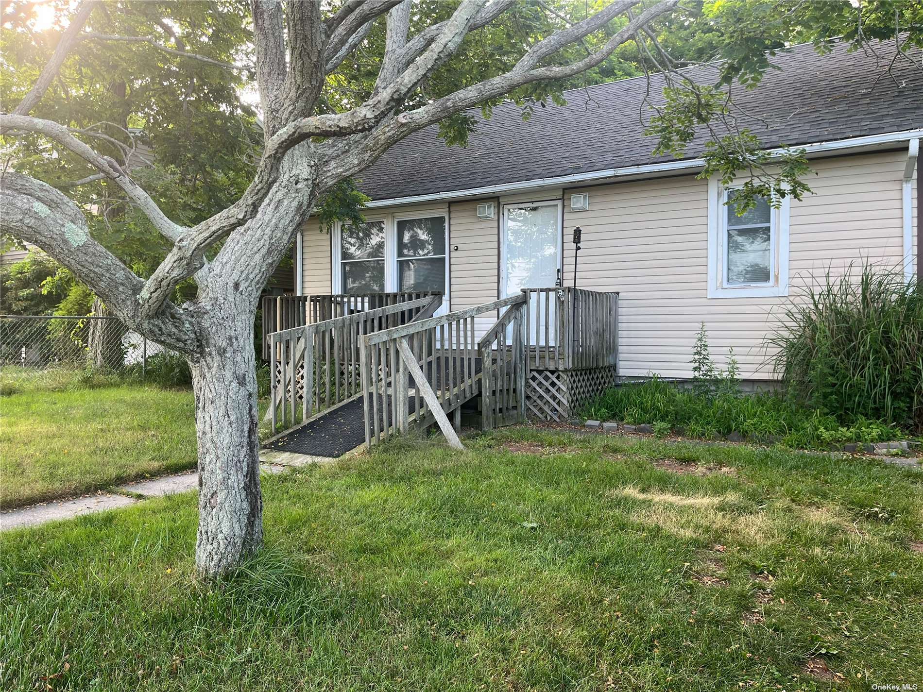 Shore Dr, Mastic Beach, NY 11951