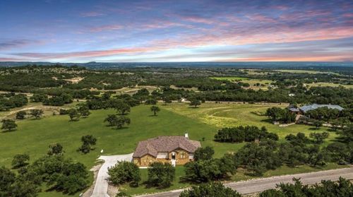 328 E Distant View Dr, Fredericksburg, TX, 78624-7568 | Card Image