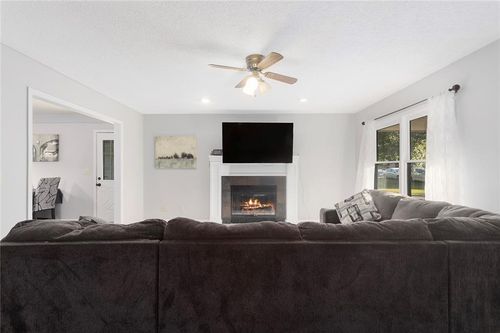 1102 S Elm St, Louisburg, KS, 66053-4098 | Card Image