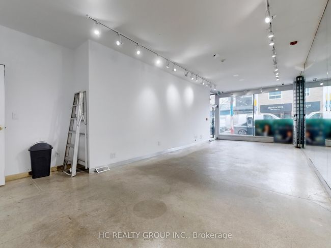 899 Dundas St W, Home with 0 bedrooms, 1 bathrooms and null parking in Toronto ON | Image 4