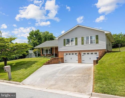 986 Stuart Dr, FRONT ROYAL, VA, 22630-5322 | Card Image