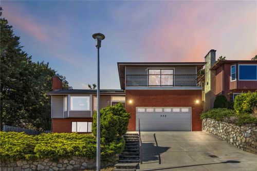550 Fermoy Pl, Saanich, BC, V8Z6N2 | Card Image
