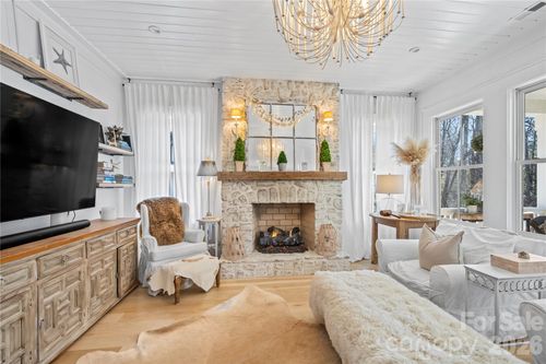 24 Waverly Rd, Asheville, NC, 28803-2231 | Card Image