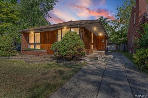 19960 Lichfield Rd, Detroit, MI, 48221-1363 | Card Image