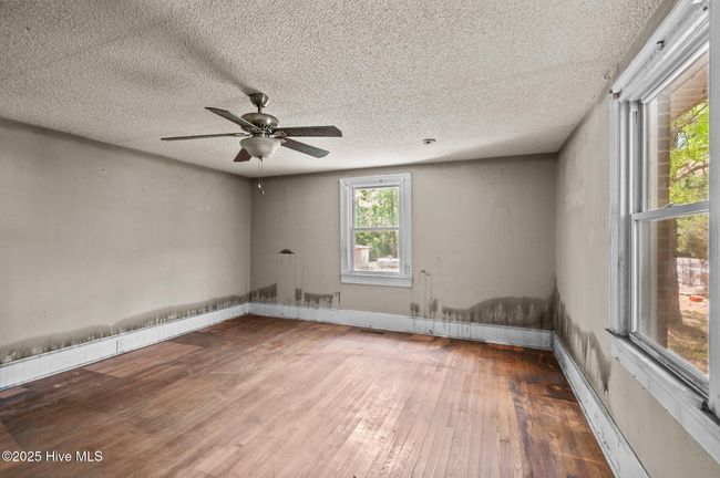 Master Bedroom | Image 19