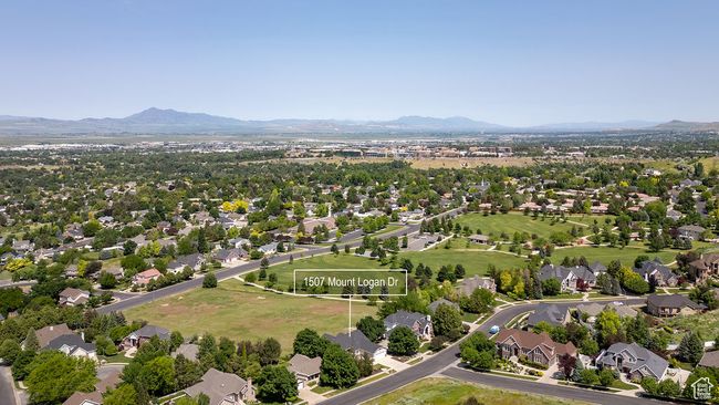Aerial view of residential area featuring a mountain backdrop | Image 43