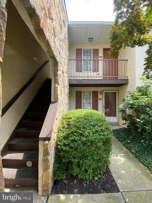 168 Valley Stream Cir, CHESTERBROOK, PA, 19087-5817 | Card Image