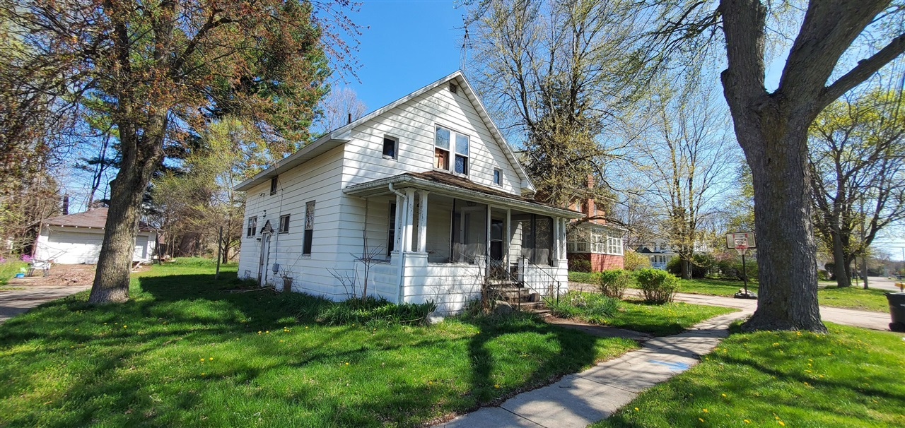 Bernard St, Hartford, MI 49057