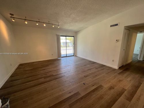 apt-203-9715 Hammocks Blvd, Miami, FL, 33196-1546 | Card Image