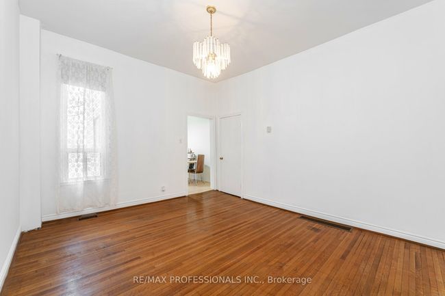 12 O'hara Ave, House attached with 3 bedrooms, 1 bathrooms and 1 parking in Toronto ON | Image 10