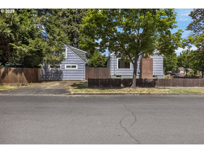 1391 W 5 Th Ave, House other with 3 bedrooms, 1 bathrooms and 1 parking in Eugene OR | Image 34