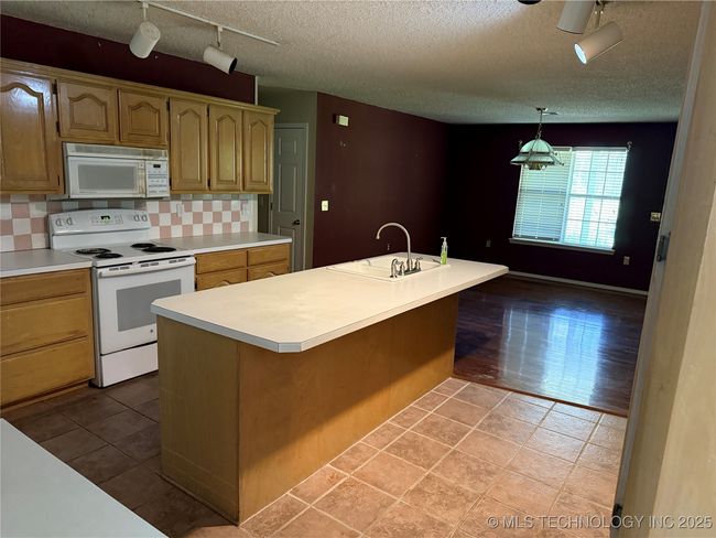 202 Greentree Dr, House other with 4 bedrooms, 3 bathrooms and null parking in Tahlequah OK | Image 8