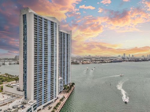 ph-uph14-325 S Biscayne Blvd, Miami, FL, 33131-2485 | Card Image