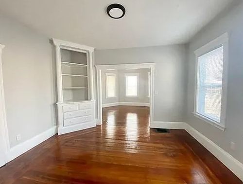 1l-110 Brook Rd, Quincy, MA, 02169-6527 | Card Image