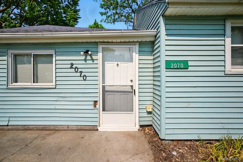 2070 Harwine St, Flint, MI, 48532-5114 | Card Image