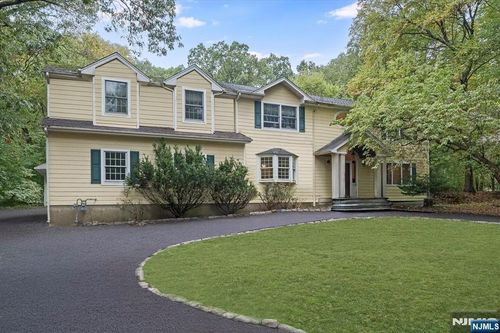 240 Ottowa Ln, Franklin Lakes, NJ, 07417-2123 | Card Image