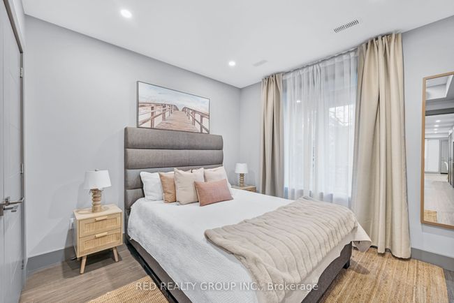 77 Millicent St, Home with 7 bedrooms, 3 bathrooms and null parking in Toronto ON | Image 20