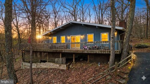 214 Mockingbird Ct, Bushkill, PA, 18324-8332 | Card Image