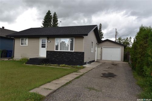415 8th Ave W, Nipawin, SK, S0E1E0 | Card Image