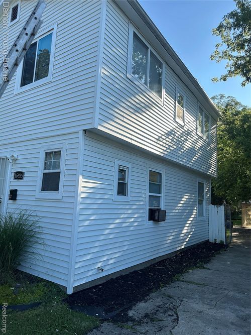 16935 Fenton St, Detroit, MI, 48219-3635 | Card Image